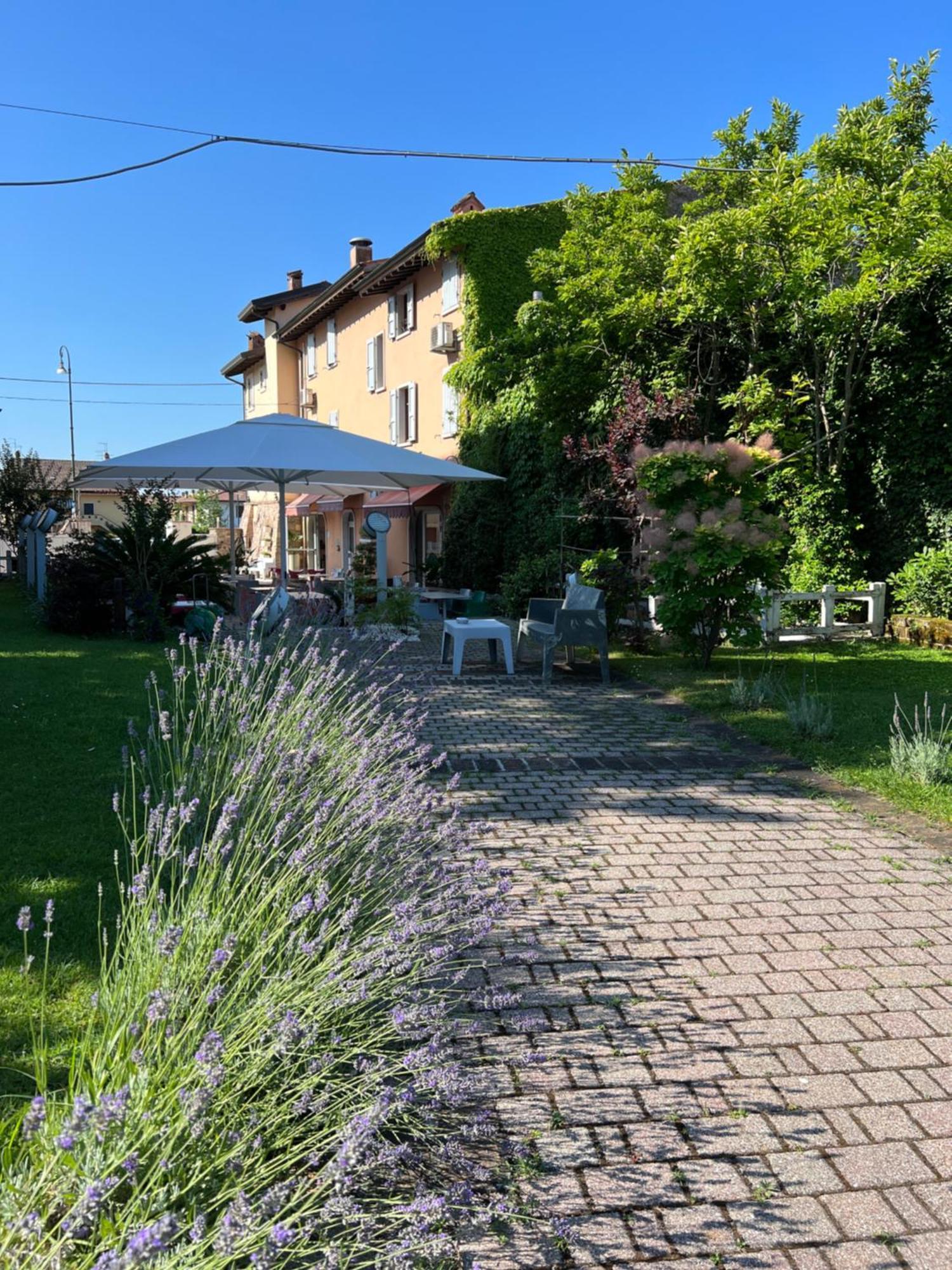 Albergo Al Cacciatore Tortellinando Valeggio sul Mincio Bagian luar foto