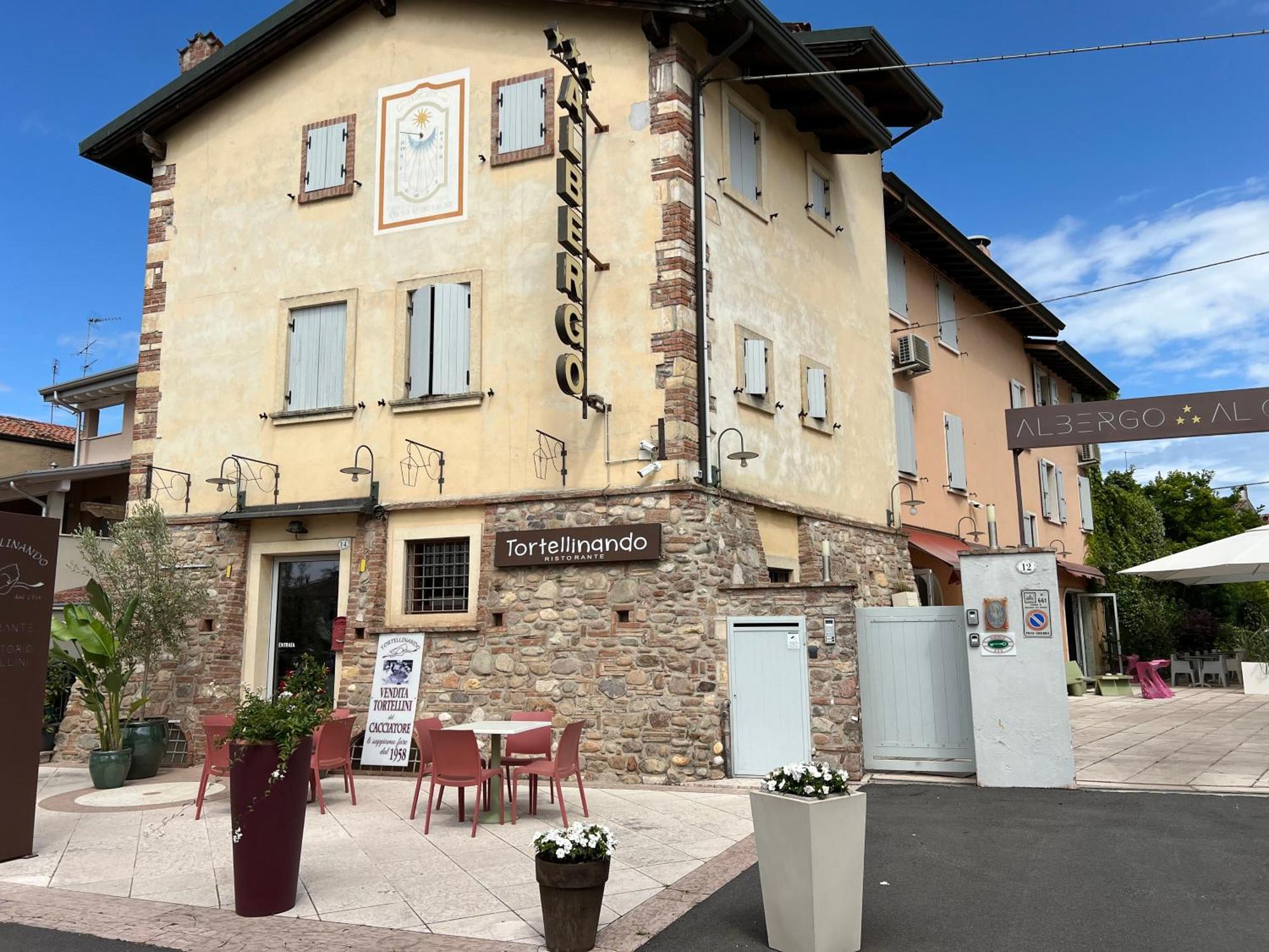 Albergo Al Cacciatore Tortellinando Valeggio sul Mincio Bagian luar foto