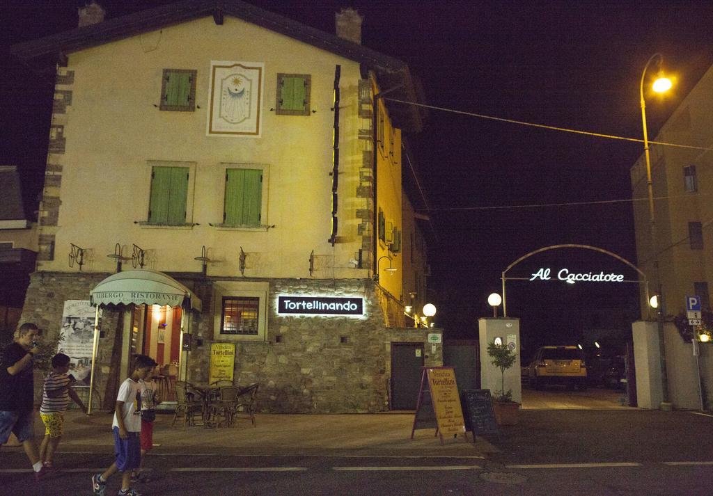 Albergo Al Cacciatore Tortellinando Valeggio sul Mincio Bagian luar foto